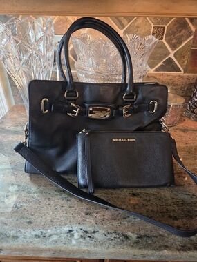 Michael Kors Black Leather Bag with Wristlet